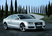 Die AUDI AG hat seine bereits angehobene Absatzprognose deutlich übertroffen und im Jahr 2009 weltweit rund 950.000 Automobile verkauft. Die erfolgreichsten Audi Modelle im Vergleich zum Vorjahr waren Audi Q5 und Audi A5. (Foto: Audi)
